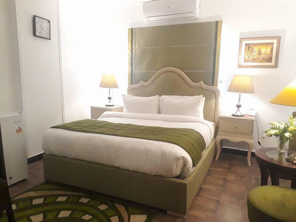 Maisonette Hotel & Apartments Lahore Bagian luar foto