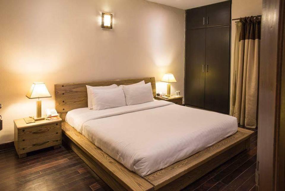 Maisonette Hotel & Apartments Lahore Bagian luar foto