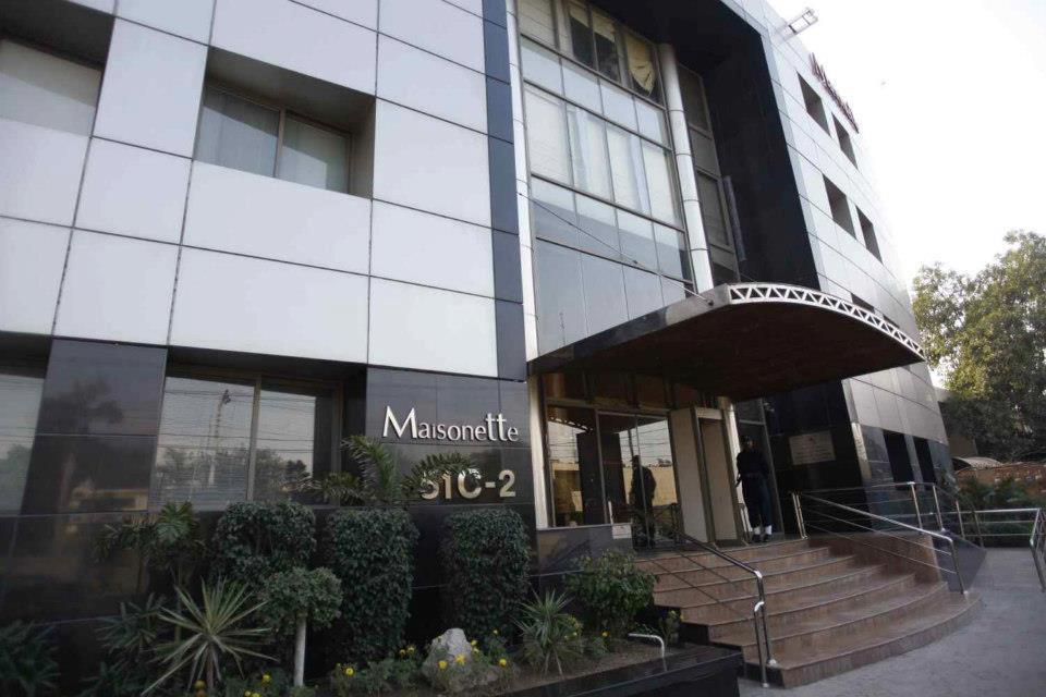 Maisonette Hotel & Apartments Lahore Bagian luar foto