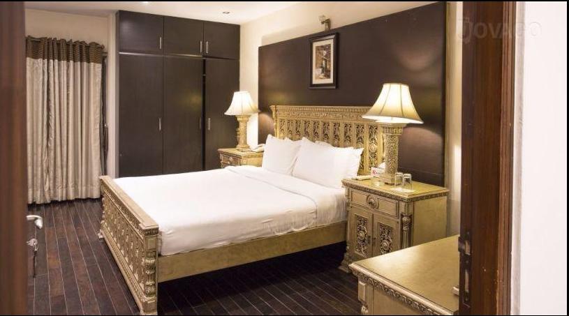 Maisonette Hotel & Apartments Lahore Bagian luar foto